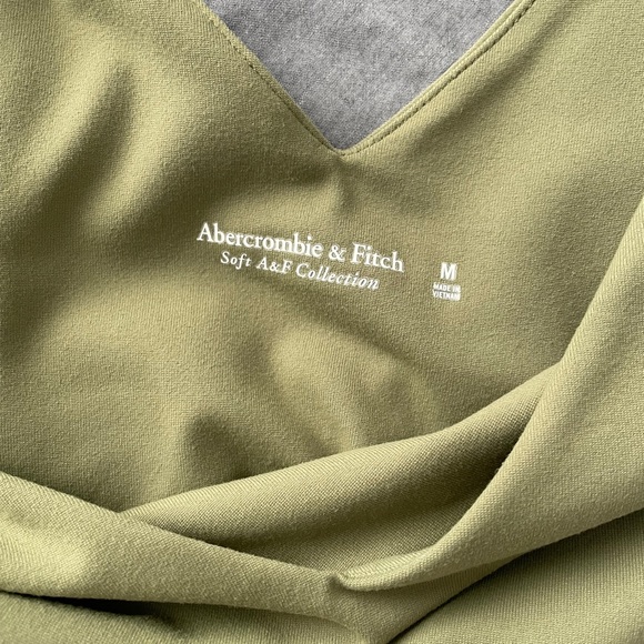 Double-Layered Seamless Fabric V-Neck Bodysuit - Picture 3 of 5